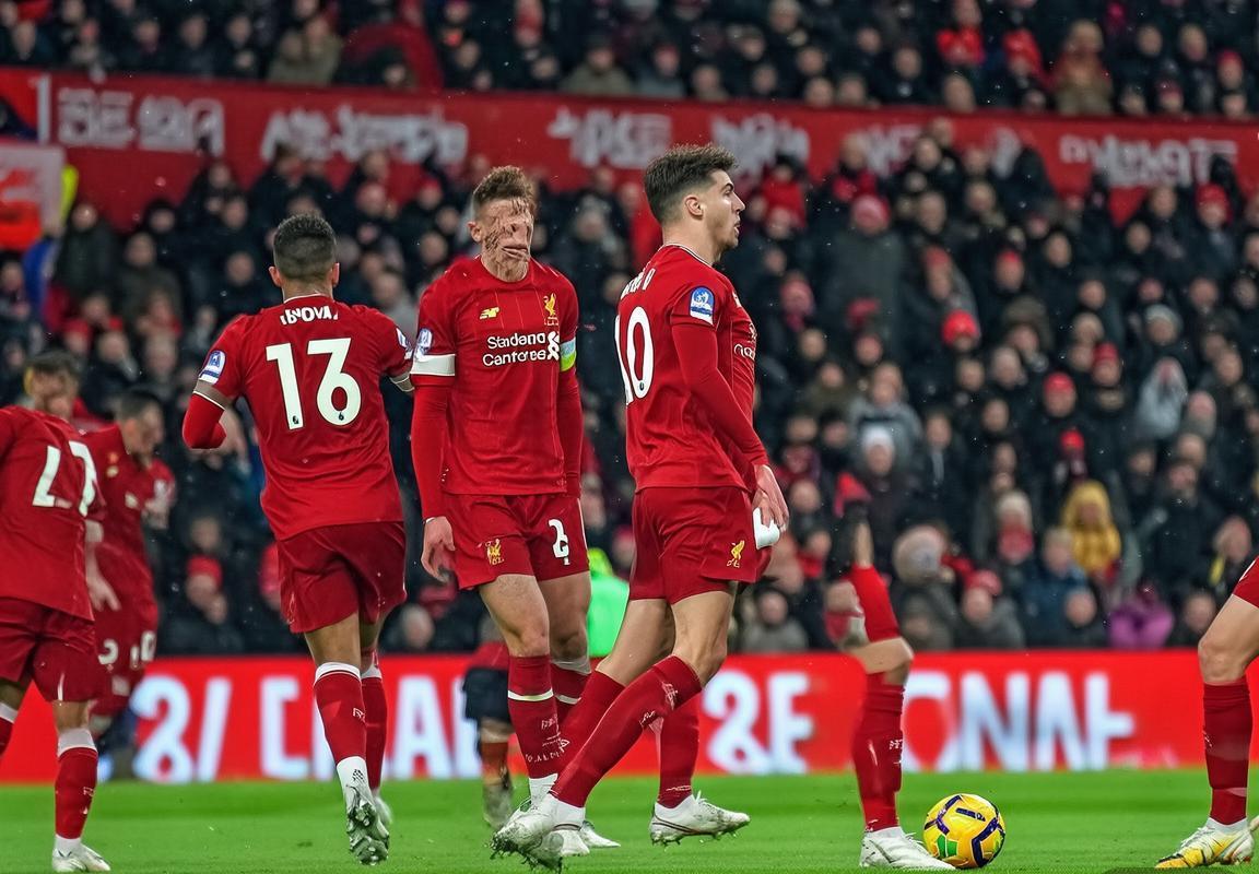 利物浦主场溃败0-4！斯洛特帅位危机，安菲尔德惨败引发换帅动态，英超德比关键战定生死